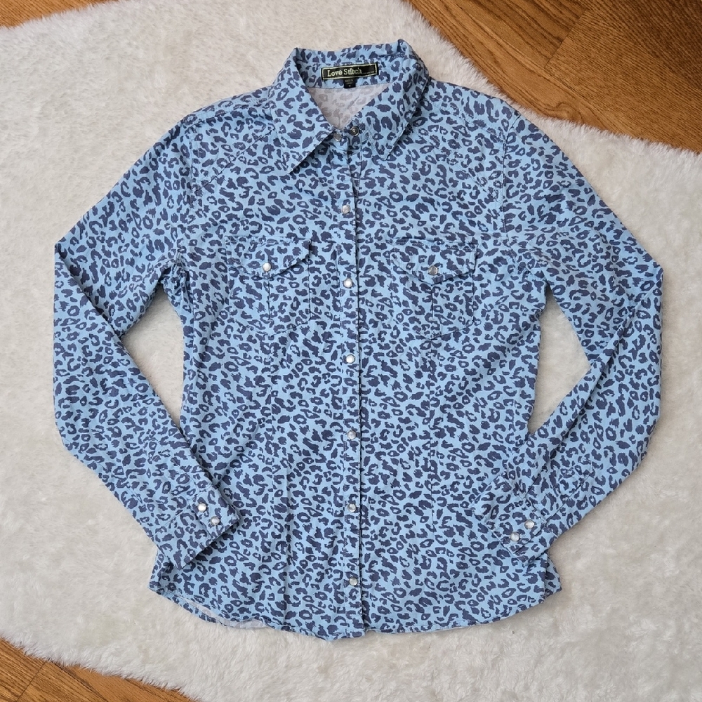 Love Stitch Blue Animal Print Pearl Snap Shirt, Womens Medium